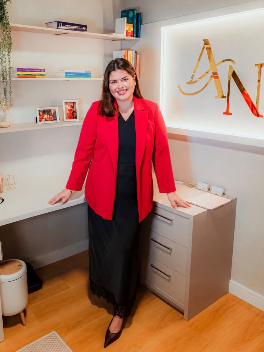 Nadine Cristofolini em seu consultório